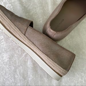 DJP Palm Slip On from Donald J Pliner 9 1/2M Metallic Leather